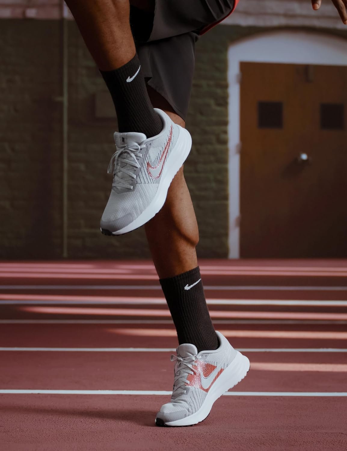 Nike Men's Run Defy Road Running Shoes - Image 2
