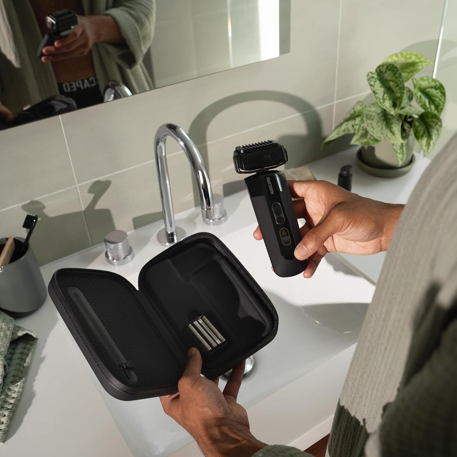 MANSCAPED® The Chairman™ PRO Men’s Electric Foil Face Shaver - Two Interchangeable Blade Heads, SkinSafe® Four-Blade Foil & Stubble Trimmer, USB-C Wireless Compatible Charging, Gentle on Neck - Image 8